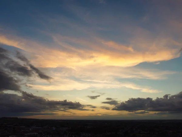 Video Cámara Drone Alto Ángulo Nubes Dramáticas Cielo Sobre Ciudad — Foto de Stock