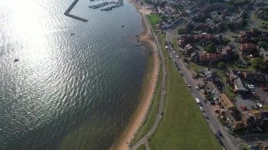 Yüksek açılı Durdle Door Sahili. İngiltere 'nin Büyük Turist Çekimi ve Yazın Çok Ünlü. En Güzel Manzaranın Muhteşem Görüntüsü 9 Eylül 2023 'te çekilmiştir.
