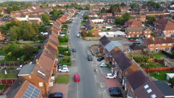 多云的日子里 高角无人机在英格兰卢顿镇的镜头 影片于2023年9月7日在西城拍摄 空中景观展示美丽的卢顿城 道路和建筑物 — 图库视频影像