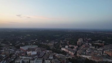 İngiltere 'nin Bournemouth şehrinin havadan görüntüsü. Görüntü İHA 'nın Kamerasıyla 9 Eylül 2023' te günbatımında çekildi.