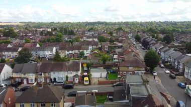 Luton, İngiltere, Birleşik Krallık - 15 Eylül 2023: Luton şehrinin gün batımında hava görüntüsü