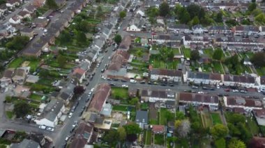 Luton, İngiltere, Birleşik Krallık - 15 Eylül 2023: Luton şehrinin gün batımında hava görüntüsü