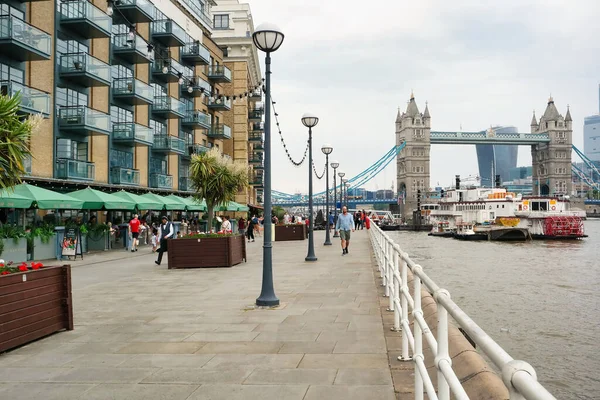 Низький Кут Зору Будівель Річці Темза Лондонський Міст Центральний Лондон — стокове фото