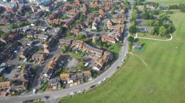 Durdle Door Sahili 'ndeki Cliff ve Hills' in yüksek açılı görüntüsü. İngiltere 'nin Büyük Turist Çekimi ve Yazın Çok Ünlü. En Güzel Manzaranın Muhteşem Görüntüsü 9 Eylül 2023 'te Çekildi