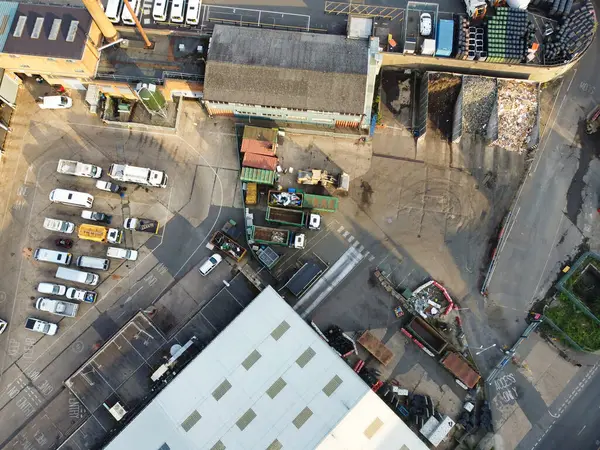 英国法里山卢顿市附近的达洛路住宅与工业园区组合的空中视图 高角镜头 于2023年9月7日用无人机拍摄 — 图库照片