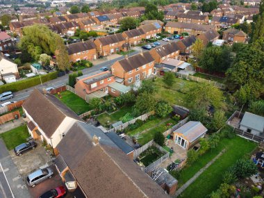 Birleşik Krallık 'taki Farley Hills Luton City yakınlarındaki Dallow Yolu' nda bulunan Residential Homes ve Industrial Estate 'in hava görüntüsü birleştirildi. Yüksek Açılı Kamera 7 Eylül 2023 'te Drone' un Kamerasıyla çekildi.