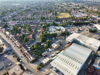 Birleşik Krallık 'taki Farley Hills Luton City yakınlarındaki Dallow Yolu' nda bulunan Residential Homes ve Industrial Estate 'in hava görüntüsü birleştirildi. Yüksek Açılı Kamera 7 Eylül 2023 'te Drone' un Kamerasıyla çekildi.