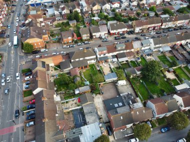 Birleşik Krallık 'taki Farley Hills Luton City yakınlarındaki Dallow Yolu' nda bulunan Residential Homes ve Industrial Estate 'in hava görüntüsü birleştirildi. Yüksek Açılı Kamera 7 Eylül 2023 'te Drone' un Kamerasıyla çekildi.