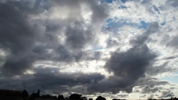 Hoge Hoek Beeld Van Fast Moving Dramatic Clouds Sky Luton — Stockvideo