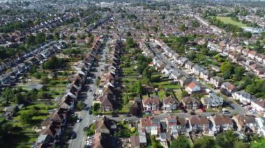 Central Luton City 'nin ve İngiltere şehir merkezinin havadan görüntüsü yaz akşamları günbatımında. Görüntü İHA 'nın Kamerasıyla 21 Eylül 2023' te kaydedildi.