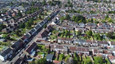 Central Luton City 'nin ve İngiltere şehir merkezinin havadan görüntüsü yaz akşamları günbatımında. Görüntü İHA 'nın Kamerasıyla 21 Eylül 2023' te kaydedildi.
