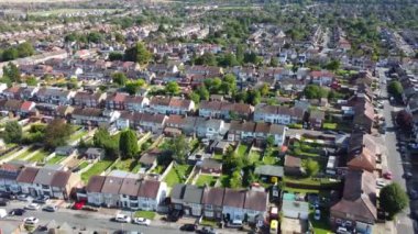 Central Luton City 'nin ve İngiltere şehir merkezinin havadan görüntüsü yaz akşamları günbatımında. Görüntü İHA 'nın Kamerasıyla 21 Eylül 2023' te kaydedildi.