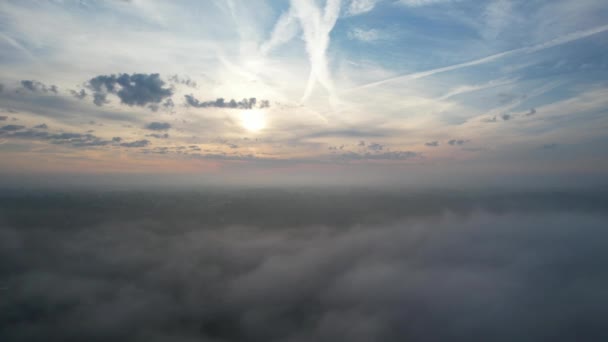 Yüksek Angle Drone Ngiltere Nin Luton Şehrinde Dramatik Bulutların Gökyüzünün — Stok video