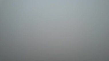 Yüksek Angle Drone 'un İngiltere' nin Luton şehrinde dramatik bulutların ve gökyüzünün kamera görüntüleri. 19 Eylül 2023