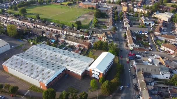 イギリスのルートン市のダロウ工業団地の高角度の映像 2023年9月7日にドローンのカメラで撮影された — ストック動画