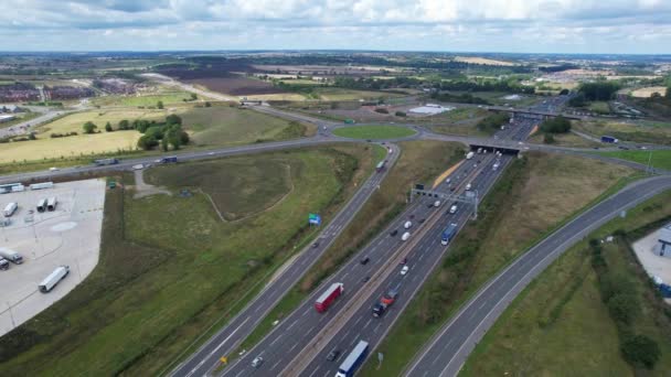 Imágenes Ángulo Alto Las Autopistas Británicas Con Tráfico Ocupado Durante — Vídeos de Stock