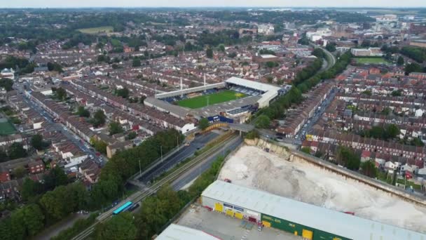 Aerial Footage Luton Football Stadium Yang Berlokasi Bury Park Residential — Stok Video