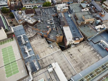 Günbatımında Güneydoğu Şehir Merkezi ve Luton Şehri ve Ticaret Bölgesi Yüksek Açı Manzarası. Görüntü İHA 'nın Kamerasıyla 1 Eylül 2023' te kaydedildi.