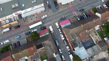 Günbatımında West Luton City ve Residential District 'in yüksek açılı görüntüleri. Görüntü İHA 'nın Kamerasıyla 7 Eylül 2023' te çekildi.