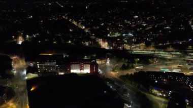 Günbatımından sonra Güney Doğu Şehir Merkezi ve Luton Şehri ve Ticaret Bölgesi Yüksek Açı Manzarası. Görüntü İHA 'nın Kamerasıyla 5 Eylül 2023' te çekildi.