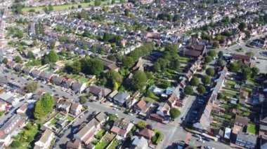 Günbatımında Kuzey Luton City ve Residential District 'in yüksek açılı görüntüleri. Görüntü İHA 'nın Kamerasıyla 25 Eylül 2023' te kaydedildi.