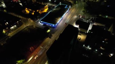 Günbatımından sonra Güney Doğu Şehir Merkezi ve Luton Şehri ve Ticaret Bölgesi Yüksek Açı Manzarası. Görüntü İHA 'nın Kamerasıyla 5 Eylül 2023' te çekildi.