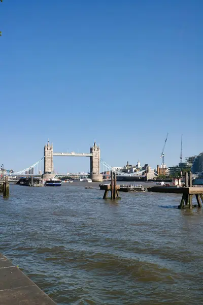 Low Angle View Boat River Thames Waters London Bridge Huvudstad — Stockfoto