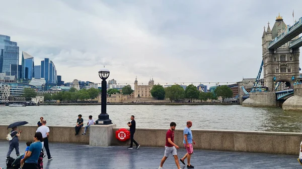 Tower Bridge Thames Nehri Ndeki Dünya Ünlü Turist Çekimine Düşük — Stok fotoğraf
