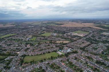 Gün batımında Luton City 'nin panoramik hava manzarası. 24 Eylül 2023 'te yakalandı. 