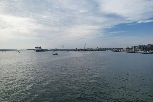 イギリスのポールシービューシティー海洋の高速ボート 2023年9月9日にドローンのカメラで撮影された美しい観光ビーチシティツアー — ストック写真