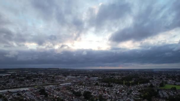 Flygbilder Vackra Och Färgglada Dramatiska Moln Över Luton City England — Stockvideo