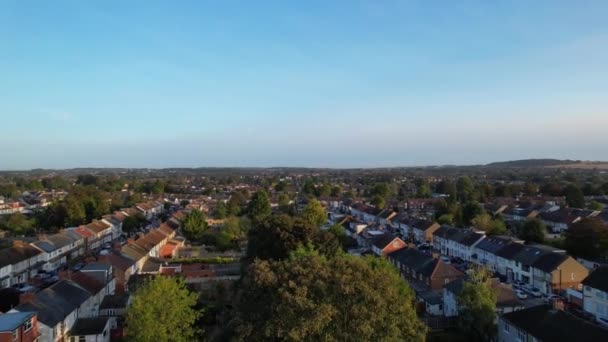 イギリスのルートンシティ上空のハイアングルドローンのカメラ映像 2023年9月30日 — ストック動画
