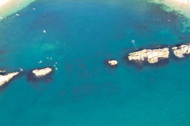 İngiltere İngiltere 'nin Durdle Door Sahili' nin en güzel manzarası ve deniz manzarası. Görüntü İHA 'nın kamerasıyla 9 Eylül 2023' te çekildi.