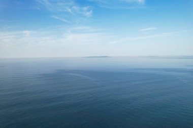 İngiltere İngiltere 'nin Durdle Door Sahili' nin en güzel manzarası ve deniz manzarası. Görüntü İHA 'nın kamerasıyla 9 Eylül 2023' te çekildi.