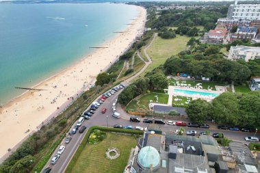İngiltere 'nin Bournemouth City Sandy Plajı' ndaki En Güzel ve Çekici Turist Bölgesi Hava Görüntüsü, 23 Ağustos 2023 'te güneşli bir günde Drone' un Kamerası ile çekildi..