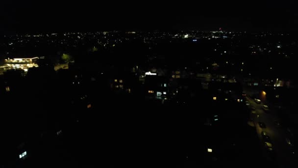 Vacker Antenn Utsikt Över Upplysta British City Och Vägar Natten — Stockvideo