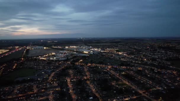 ルートン イギリス 10月4日 2023 日没後のルートン市の空中ビュー — ストック動画