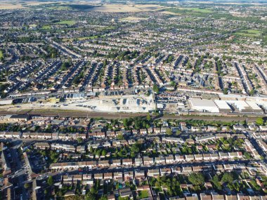 İngiltere 'nin Luton kasabasının havadan görüntüsü İngiltere' de. 9 Ağustos 2023 'te İHA' nın kamerasıyla Yüksek İrtifa 'dan görüntülendi.