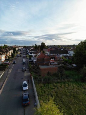 Bulutlu Gök Altında Kuzey Doğu Luton Şehri 'nin hava görüntüsü. 10 Ekim 2023 'te Drone Camera ile yakalanmış.