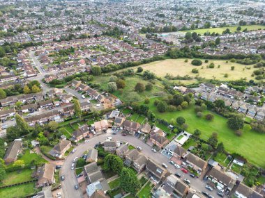 Bulutlu Gök Altında Kuzey Doğu Luton Şehri 'nin hava görüntüsü. 10 Ekim 2023 'te Drone Camera ile yakalanmış.