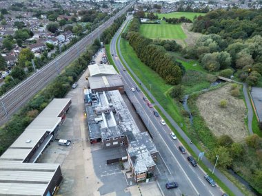 Bulutlu Gök Altında Kuzey Doğu Luton Şehri 'nin hava görüntüsü. 10 Ekim 2023 'te Drone Camera ile yakalanmış.