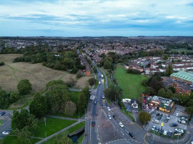 Bulutlu Gök Altında Kuzey Doğu Luton Şehri 'nin hava görüntüsü. 10 Ekim 2023 'te Drone Camera ile yakalanmış.