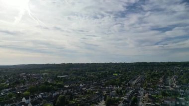 Günbatımında Kuzey Luton City ve Residential District 'in yüksek açılı görüntüleri. Görüntü İHA 'nın Kamerasıyla 6 Ekim 2023' te çekildi.