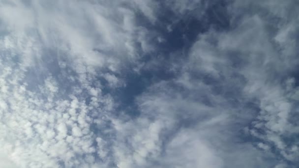 Gyönyörű High Angle Footage Blue Sky Drámai Felhők Felett Luton — Stock videók