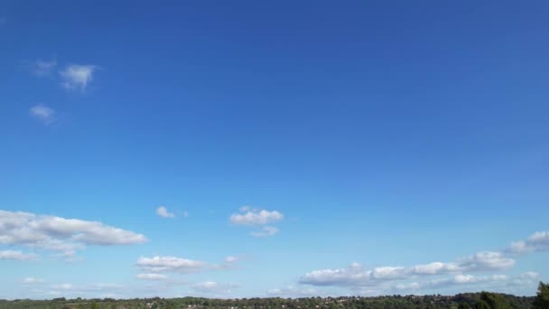 Gün Batımında Luton City Üzerinde Güzel Gökyüzü Bulutları Güzel Yüksek — Stok video
