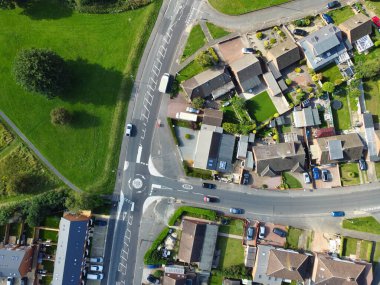 İngiltere 'nin Doğu Luton şehrinin havadan görüntüsü Büyük Britanya, İngiltere. 17 Ağustos 2023 'te İHA' nın kamerasıyla Yüksek İrtifa 'dan yakalanmış.