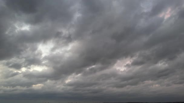 Чорний Дощ Хмари Небо Над Лутон Сіті Англія Великобританія — стокове відео