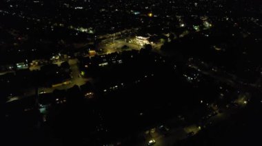 İngiliz Luton City 'nin Gece Görüntüleri, Yüksek Açılı Kamera 07.Ekim 2023' te İngiltere 'de Drone' un Kamerasıyla çekildi..