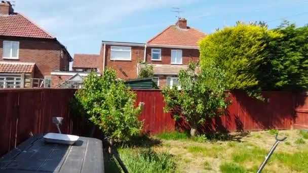 英国惠特本 桑德兰 泰恩和磨损的现代房地产住宅区的高角度图像 镜头是在2023年10月8日用Drone的相机拍摄的 — 图库视频影像