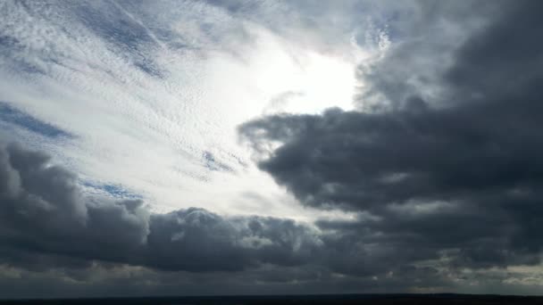 Vista Alto Angolo Nuvole Drammatiche Rapido Movimento Cielo Sopra Città — Video Stock